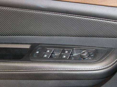 Used 2024 Volkswagen Atlas SE FWD image 22