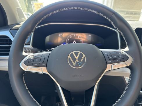 New 2026 Volkswagen Taos SE AWD/4WD image 28