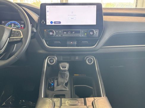 Used 2025 Toyota Grand Highlander LE image 23