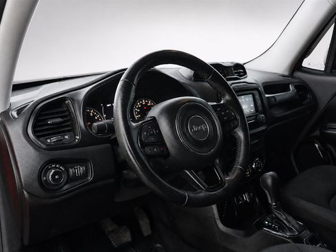 Used 2017 Jeep Renegade Altitude FWD image 26