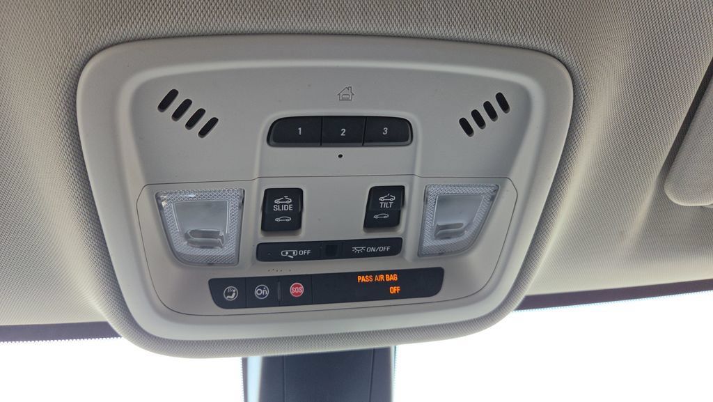 Used 2020 Chevrolet Traverse Premier AWD/4WD image 34