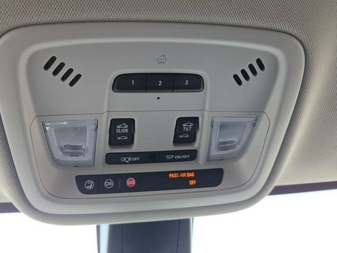 Used 2020 Chevrolet Traverse Premier AWD/4WD image 34