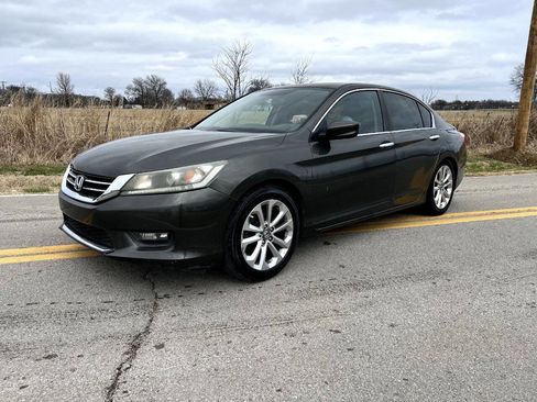 Used 2015 Honda Accord Sport image 2