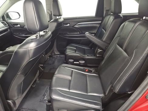 Used 2017 Toyota Highlander SE image 31