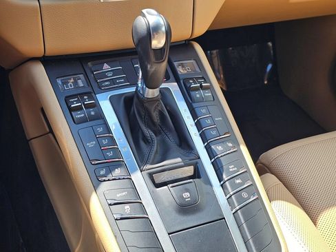 Used 2017 Porsche Macan AWD/4WD image 34