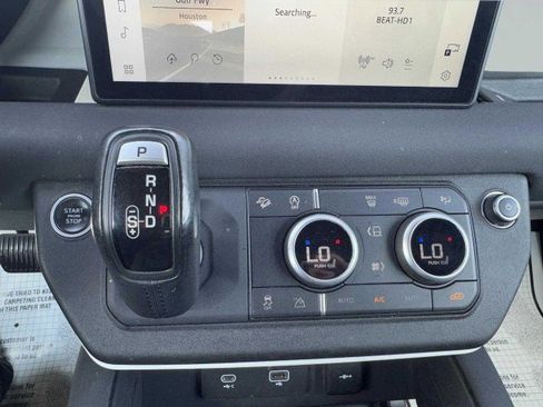 Used 2021 Land Rover Defender 90 image 29