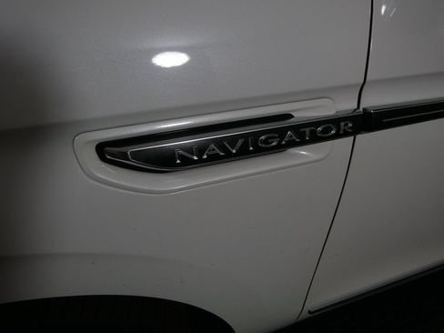 Used 2020 Lincoln Navigator Black Label w/ Cargo Convenience Package AWD/4WD image 12