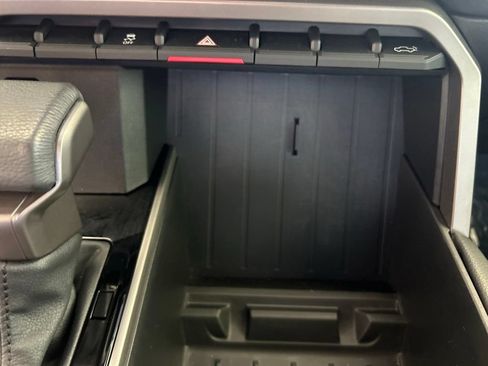 Used 2025 Toyota Tundra Limited AWD/4WD image 53