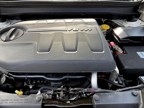 Used 2016 Jeep Cherokee Latitude w/ Cold Weather Group image 9