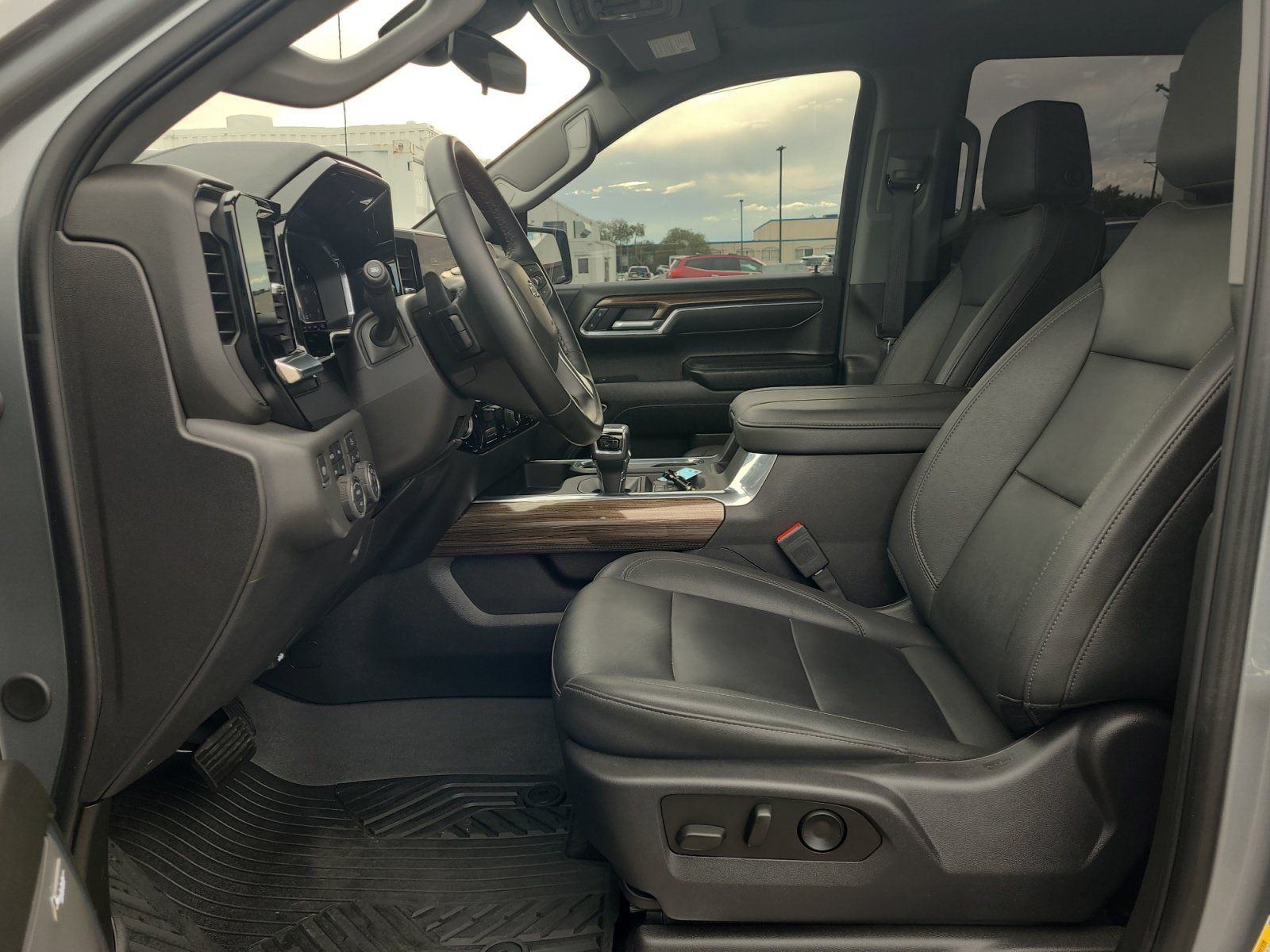 Used 2025 Chevrolet Silverado 1500 LT Trail Boss w/ Convenience Package II AWD/4WD image 12