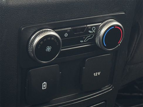 Used 2023 Ford Explorer XLT image 31