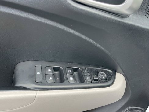 Used 2024 Hyundai Venue SEL FWD image 27