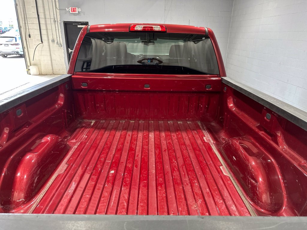 Used 2018 Chevrolet Silverado 1500 LT w/ All Star Edition AWD/4WD image 17