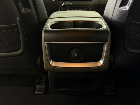 Used 2025 Kia Carnival FWD image 27