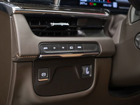 Used 2024 Cadillac Escalade Premium Luxury AWD/4WD image 58