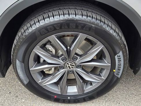 Used 2023 Volkswagen Tiguan SE FWD image 12