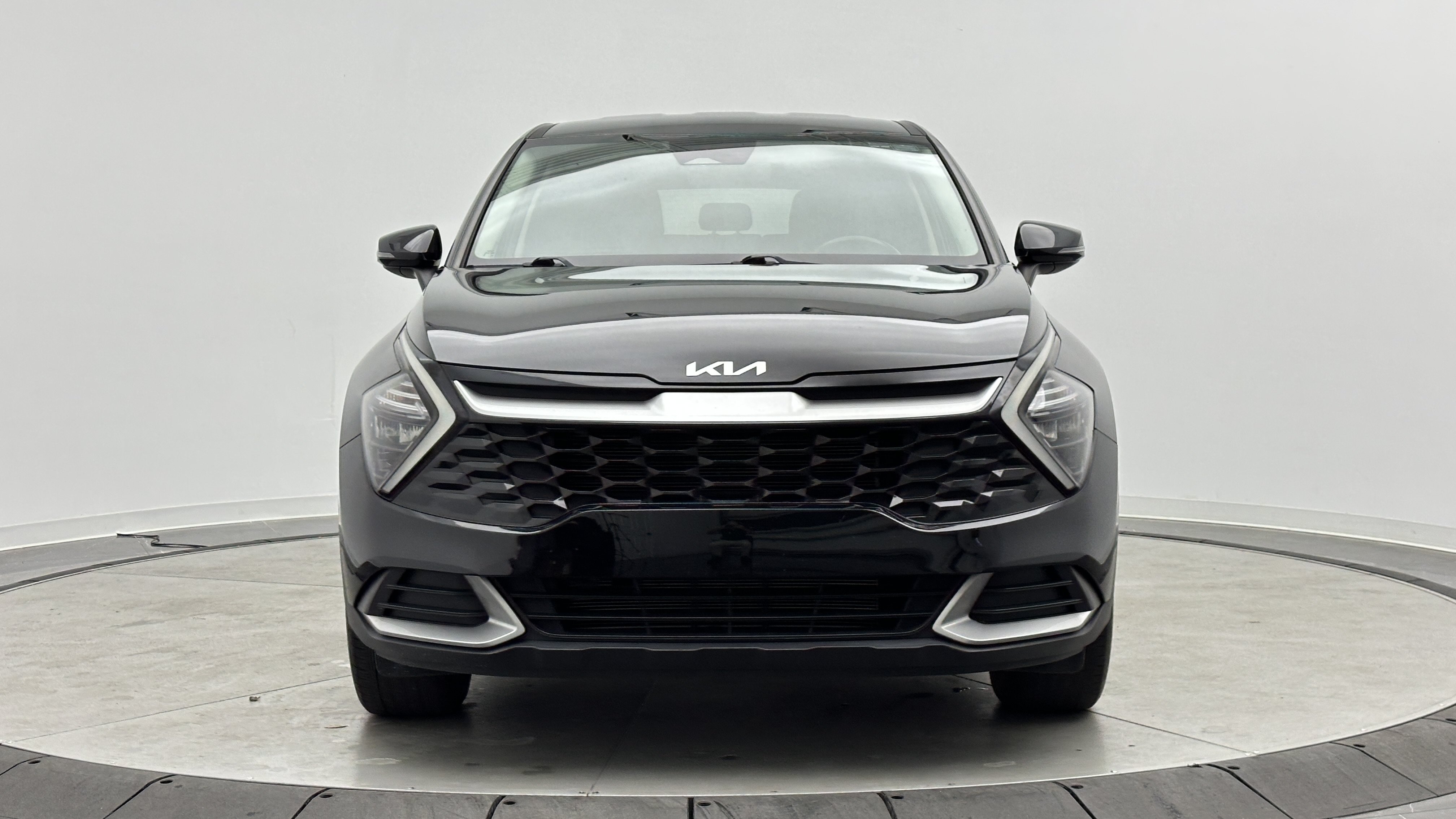 Used 2023 Kia Sportage EX FWD image 2