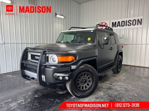Used 2011 Toyota FJ Cruiser 4WD w/ Upgrade Pkg image 1