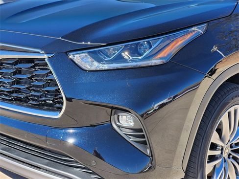 New 2026 Toyota Highlander Platinum image 6