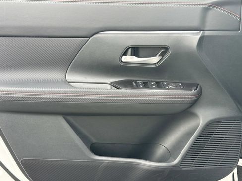 Certified 2025 Nissan Kicks SR image 22