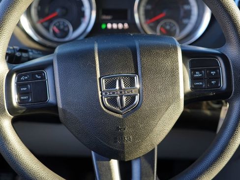 Used 2018 Dodge Grand Caravan SE w/ UConnect Hands-Free Group image 23