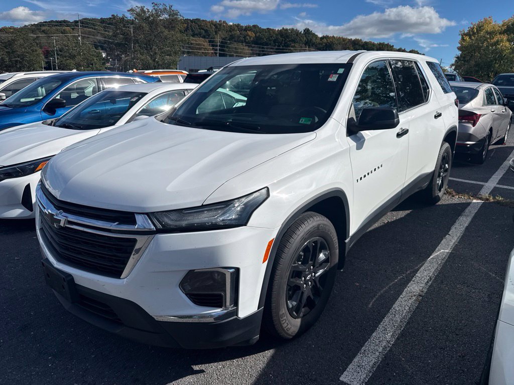 Used 2022 Chevrolet Traverse LS FWD image 2