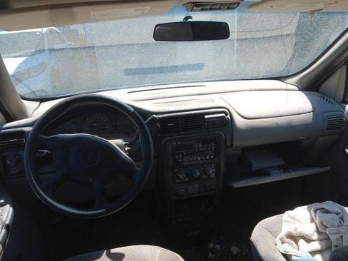 Used 2004 Pontiac Montana Extended w/ Climate Package FWD image 32