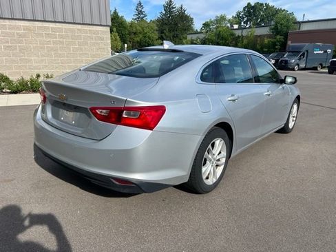 Used 2017 Chevrolet Malibu LT w/ Driver Confidence Package FWD image 5