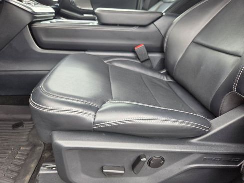 Used 2025 Ford Expedition Platinum w/ Driver's Package AWD/4WD image 17