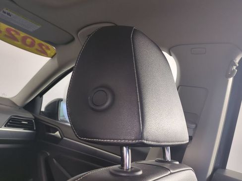Used 2024 Volkswagen Jetta SE FWD image 18
