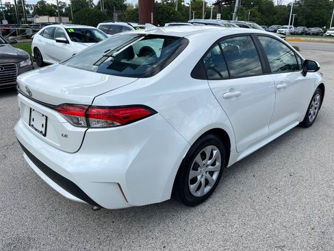 Used 2021 Toyota Corolla LE FWD image 5