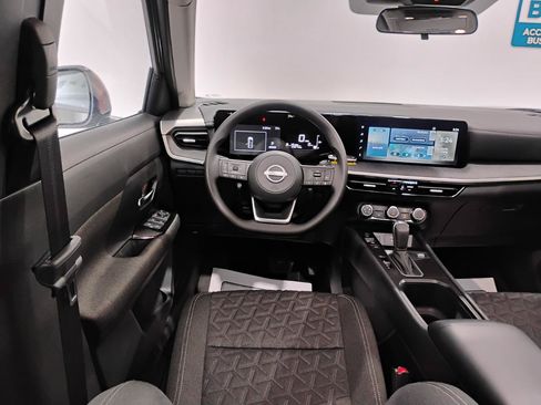 Used 2025 Nissan Kicks SV w/ SV Premium Package FWD image 38