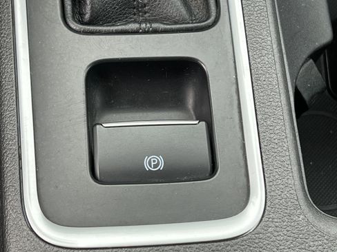 Used 2018 Ford Escape SE image 28