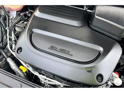 Certified 2025 Chrysler Pacifica Limited FWD image 57