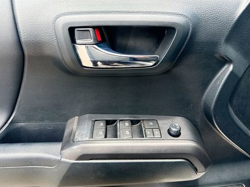 Used 2016 Toyota Tacoma TRD Sport w/ Premium & Technology Package RWD image 19