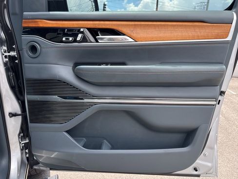 Used 2022 Jeep Grand Wagoneer Series II w/ Convenience Group III AWD/4WD image 37