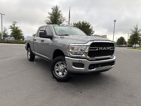 Used 2024 RAM 2500 Tradesman w/ Chrome Appearance Group AWD/4WD image 2