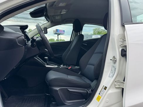 Used 2019 Toyota Yaris L FWD image 18