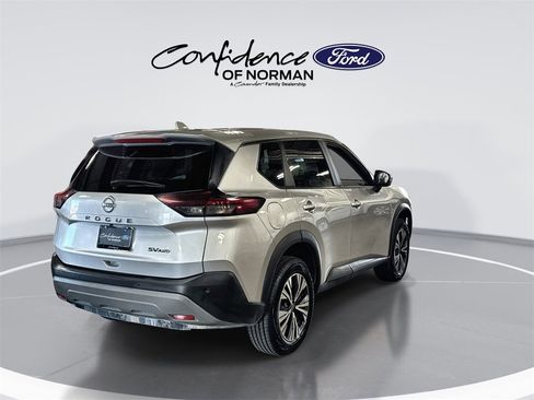 Used 2023 Nissan Rogue SV image 8