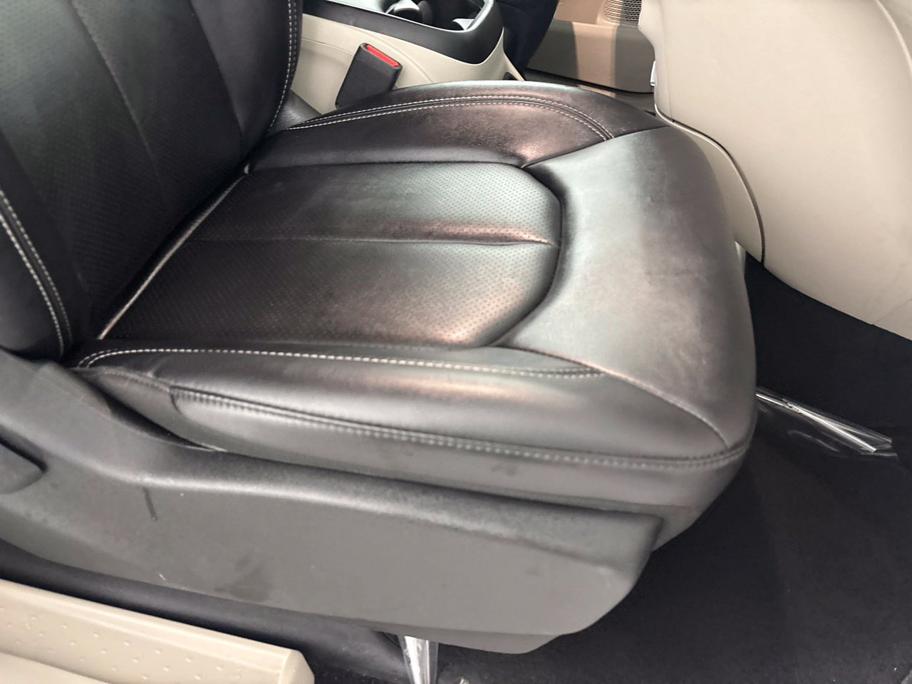 Used 2024 Chrysler Pacifica Touring-L FWD image 24