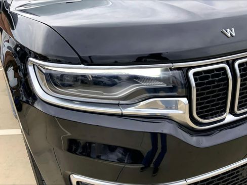 Used 2023 Jeep Wagoneer L Series III w/ Preferred Equipment Group image 27