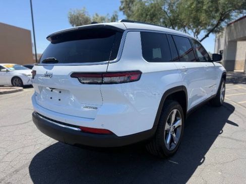 Used 2021 Jeep Grand Cherokee L Limited RWD image 2