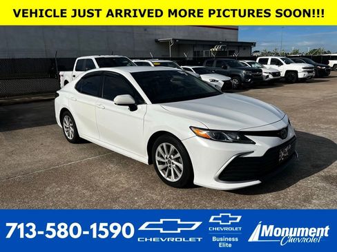 Used 2022 Toyota Camry LE image 1
