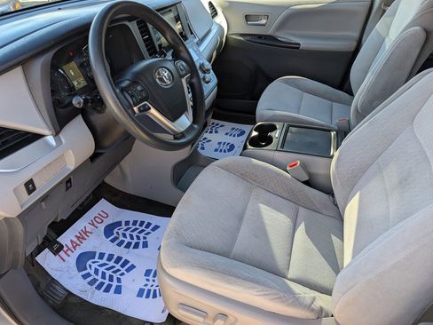 Used 2015 Toyota Sienna LE image 11