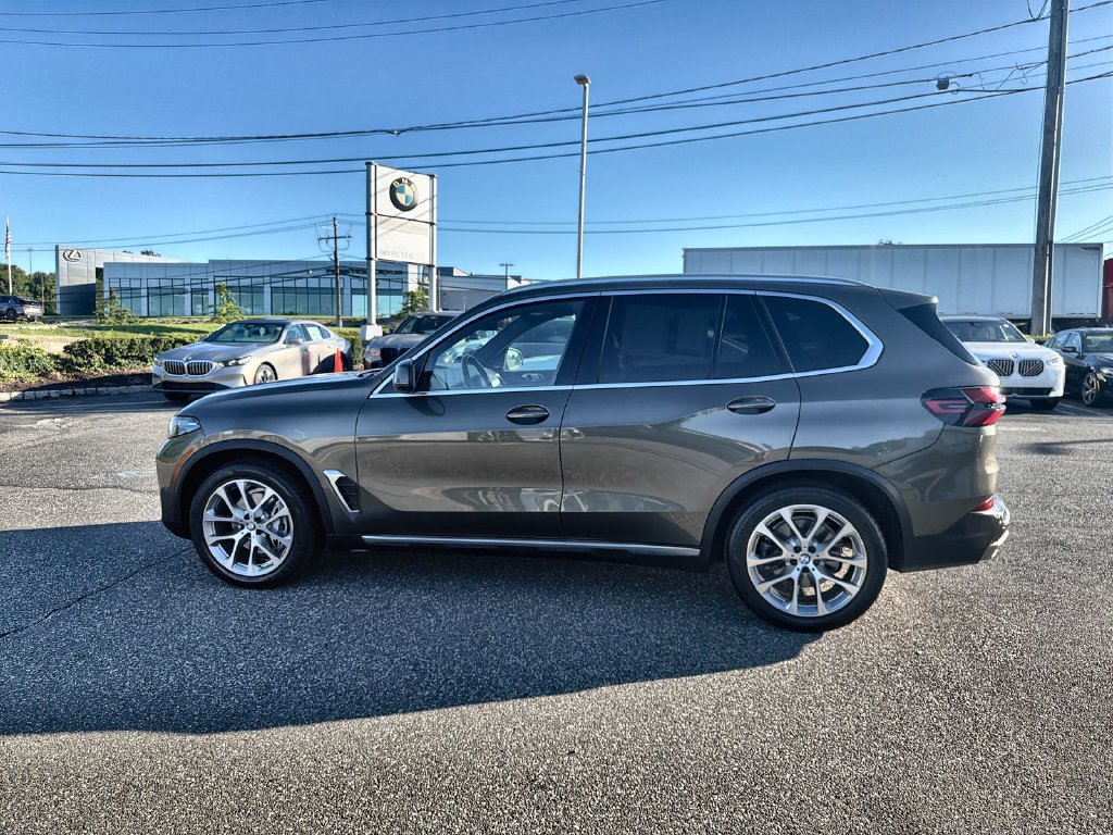 Used 2024 BMW X5 xDrive40i w/ Premium Package AWD/4WD image 11