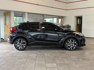 Used 2022 Toyota C-HR XLE FWD video 2