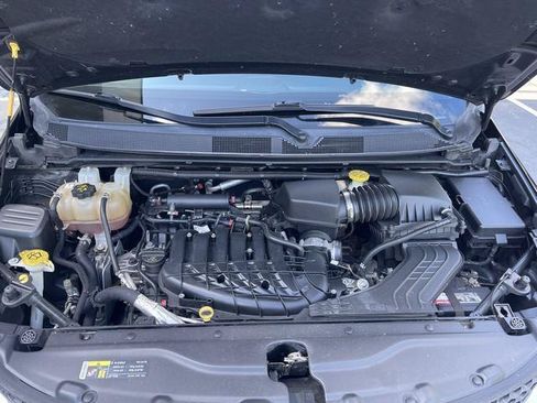 Used 2017 Chrysler Pacifica LX FWD image 9
