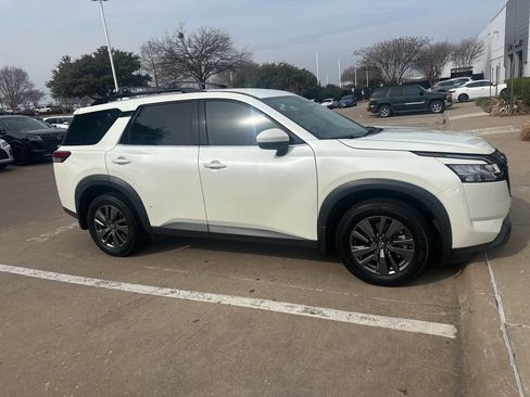 Certified 2022 Nissan Pathfinder SV w/ SV Black Package image 2