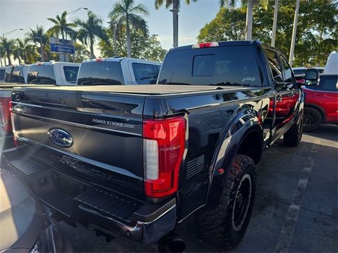 Used 2019 Ford F250 Lariat w/ Lariat Ultimate Package image 3