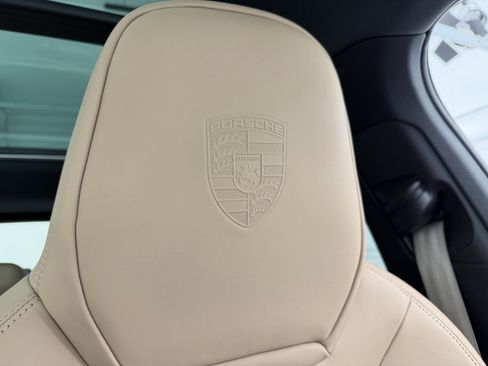 Certified 2023 Porsche Cayenne Platinum Edition image 34